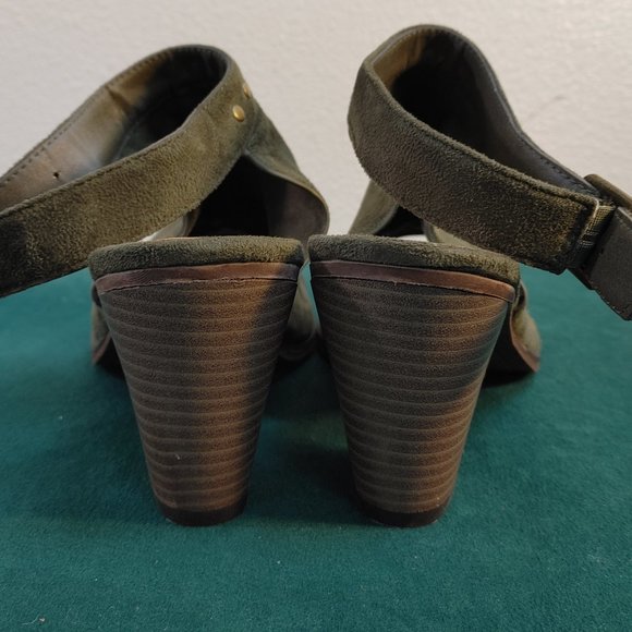 OPEN TOE FAUX SUEDE OLIVE GREEN TONE SANDALS BY  MATA SIZE 10 - Picture 3 of 11
